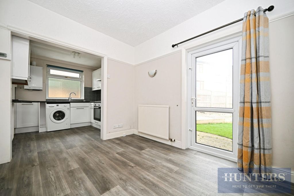 Property photo 3 of 12 Kitchen