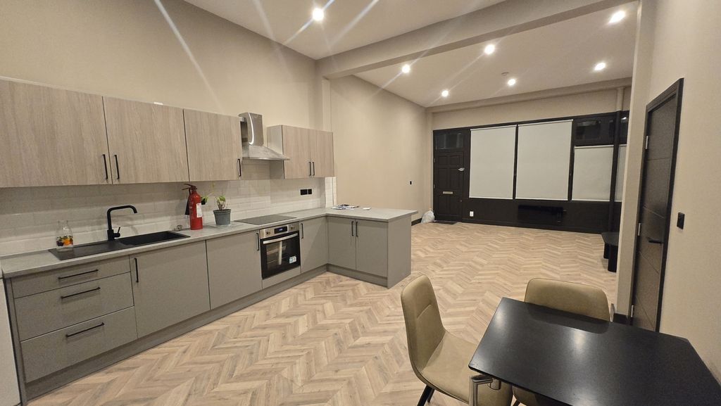 Property photo 1 of 15 Photo 4