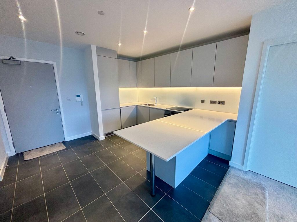 Property photo 2 of 15 Image00014