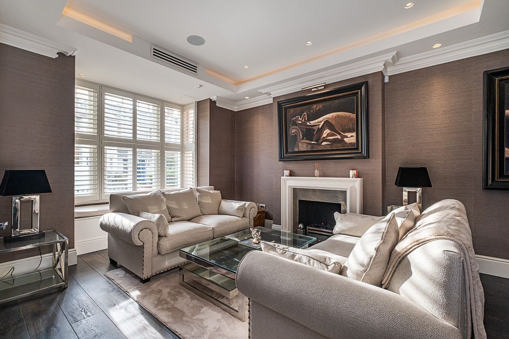 Property photo 2 of 23