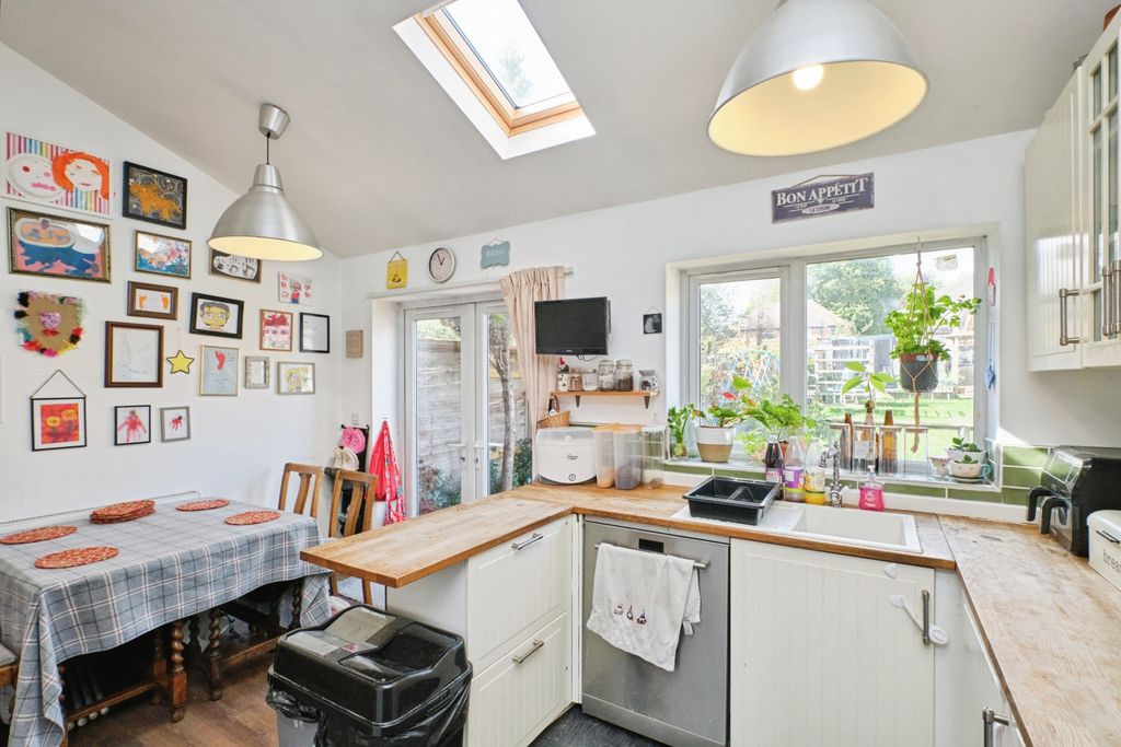 Property photo 2 of 20 60Hollydalerd-16668
