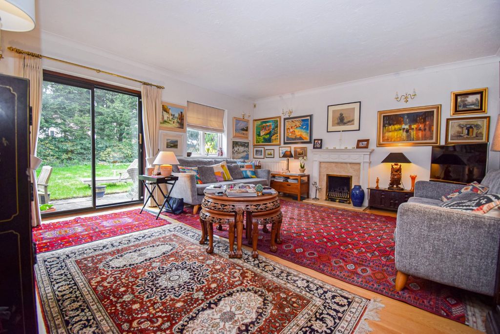 Property photo 2 of 21 Living Room