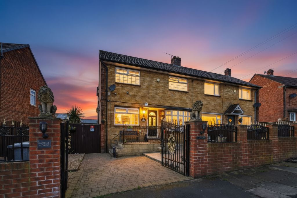 Property photo 1 of 35 Twilight 01