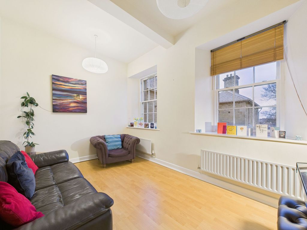 Property photo 2 of 12 Lounge