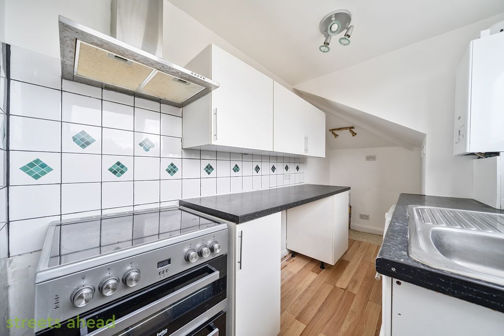 Property photo 2 of 12 4189F395-c577-41E...