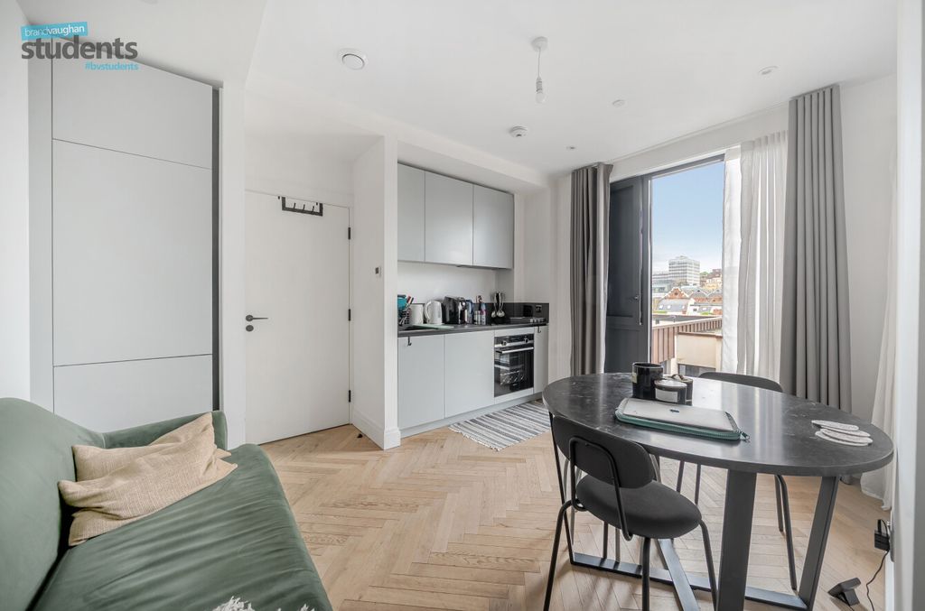 Property photo 1 of 10 Living Room