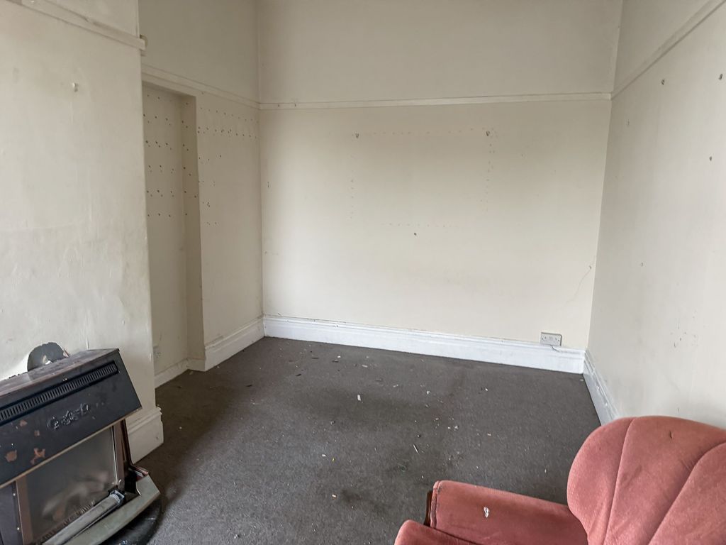 Property photo 2 of 27