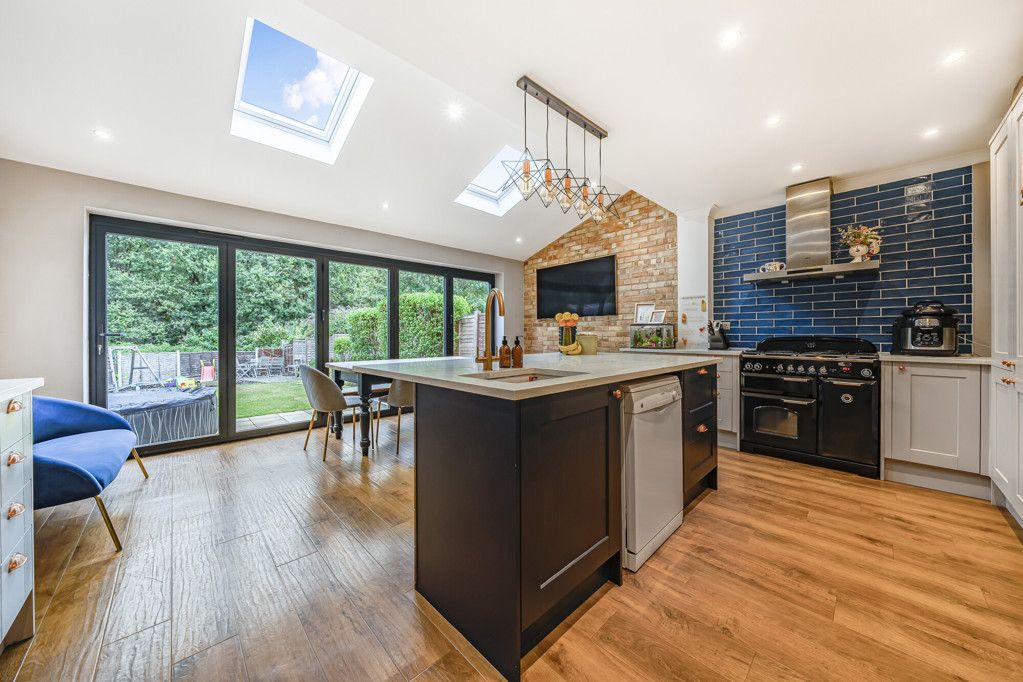 Property photo 3 of 7 Kitchen