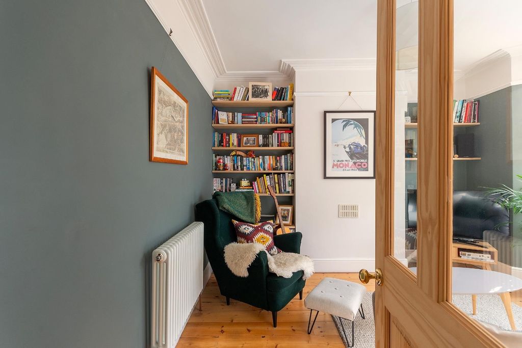 Property photo 3 of 34 2R2Sbr - Living Room D.Jpg