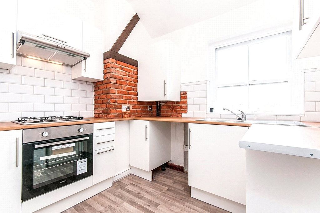 Property photo 3 of 11 Kitchen
