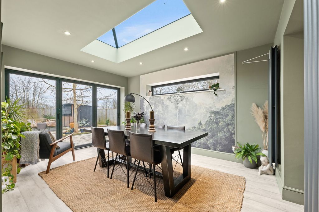 Property photo 3 of 28