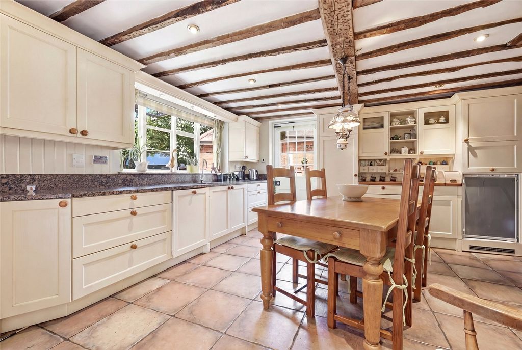 Property photo 2 of 33 Picture No. 16