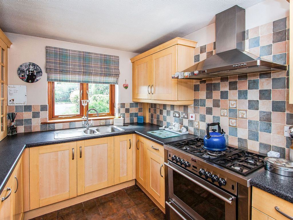 Property photo 3 of 8 Kitchen