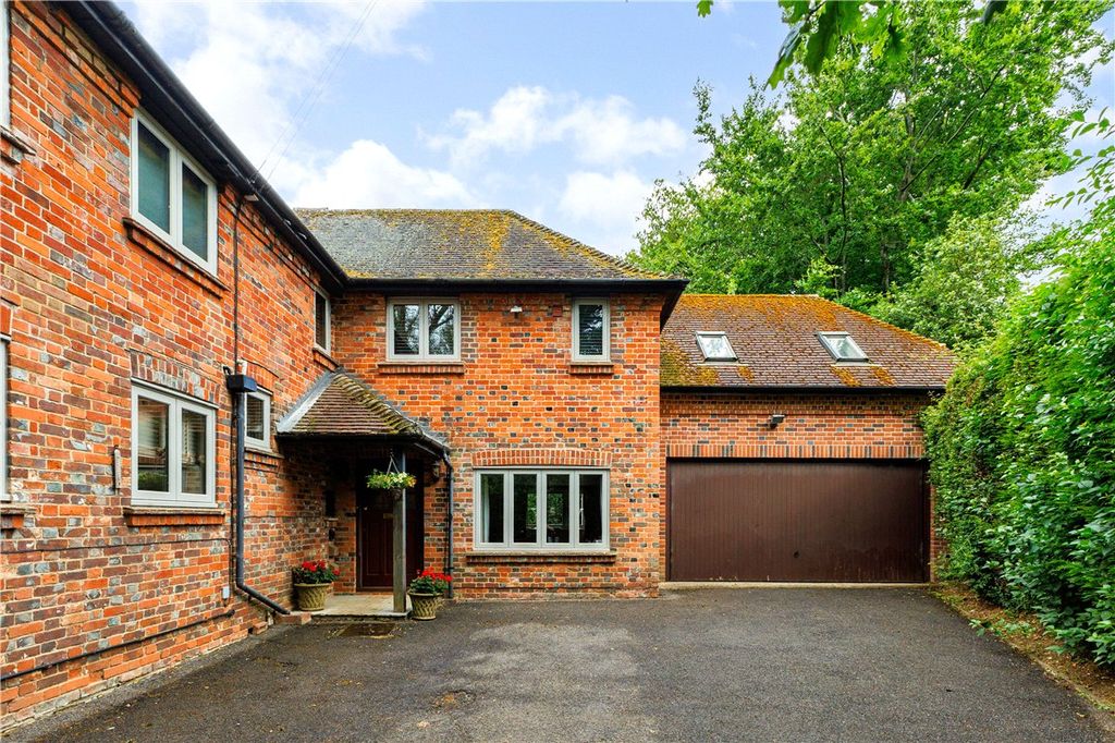 Property photo 1 of 27 House Frontage