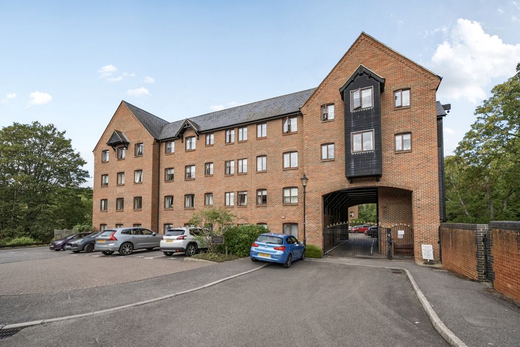 Property photo 1 of 11 1335966-25-6895E5...