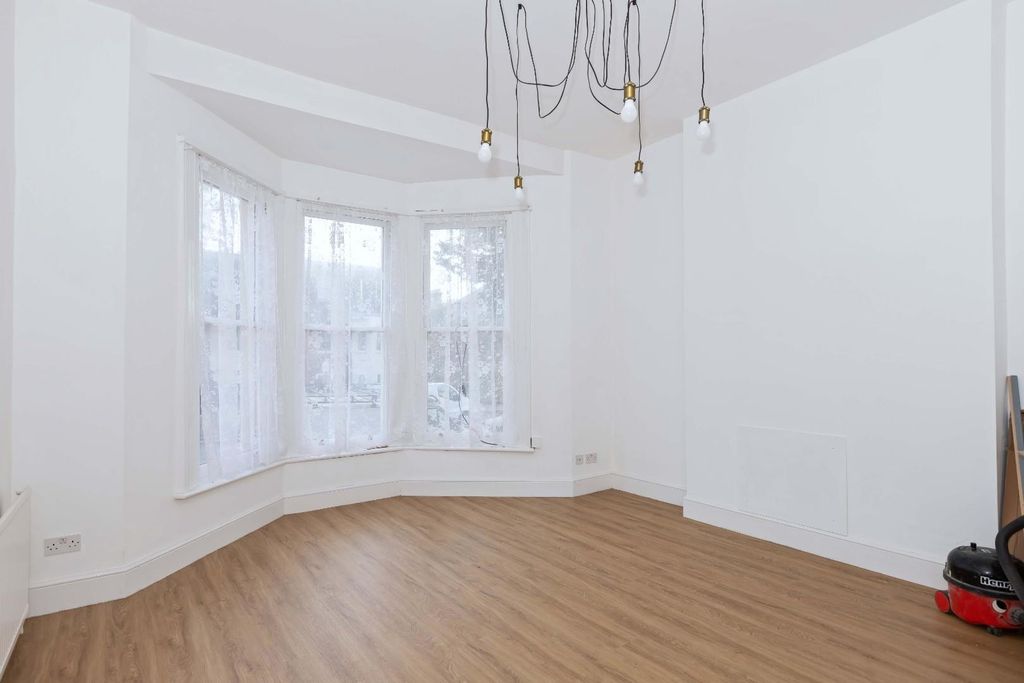 Property photo 2 of 8 5A Denmark Villas.Jpg