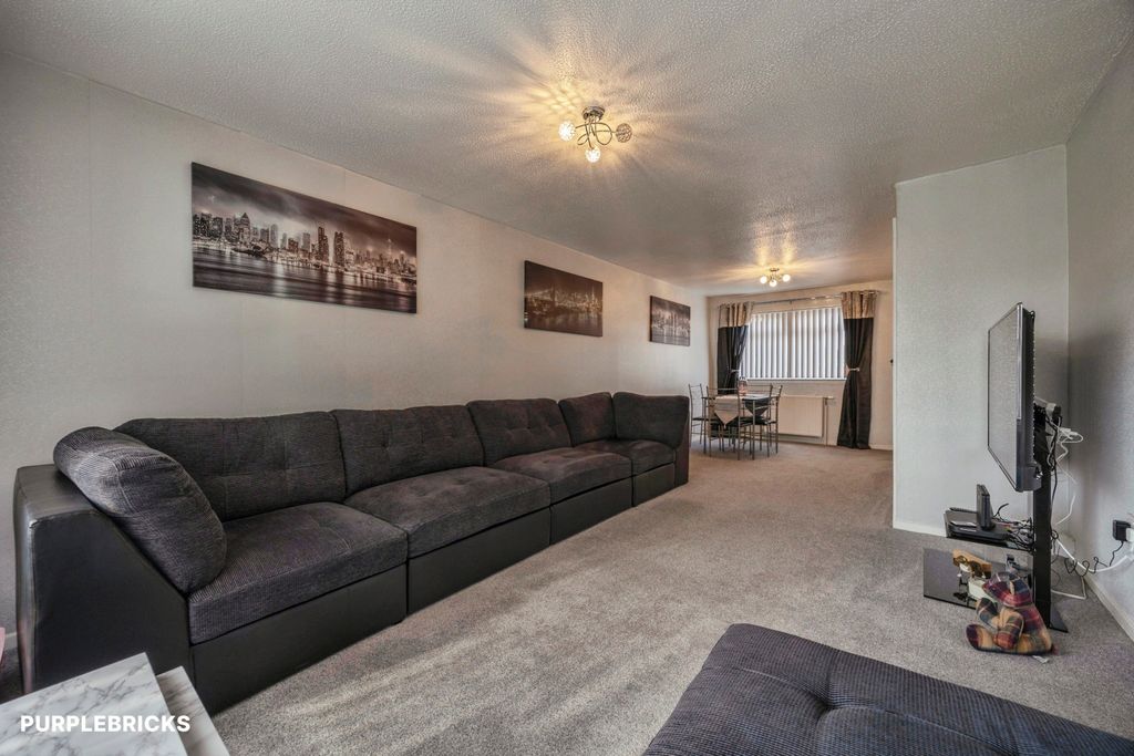 Property photo 2 of 33