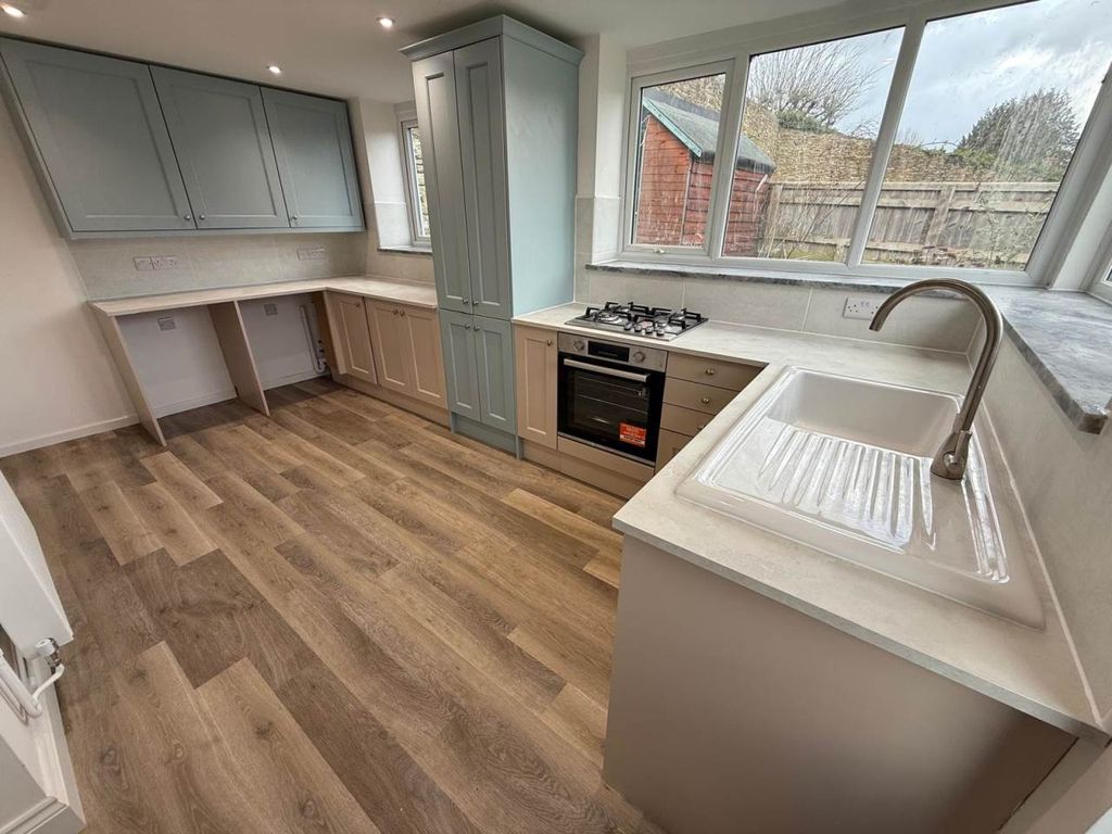 Property photo 3 of 20 Kitchen