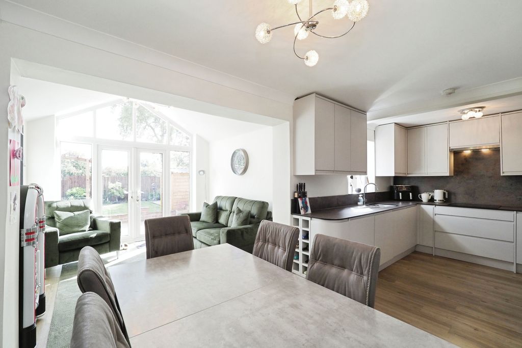 Property photo 3 of 22 Img_3387