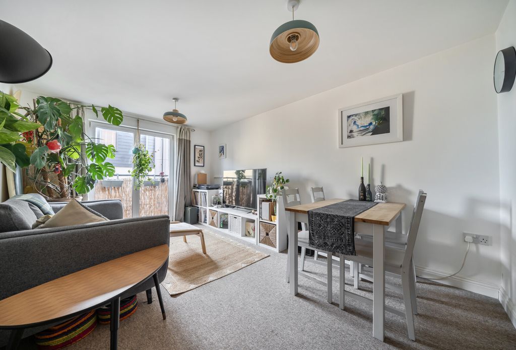 Property photo 1 of 11 1449990-9-69E90Df...