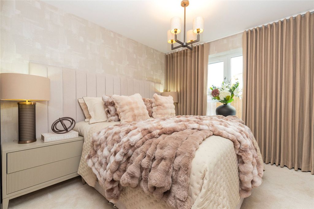 Property photo 2 of 10 Bedroom