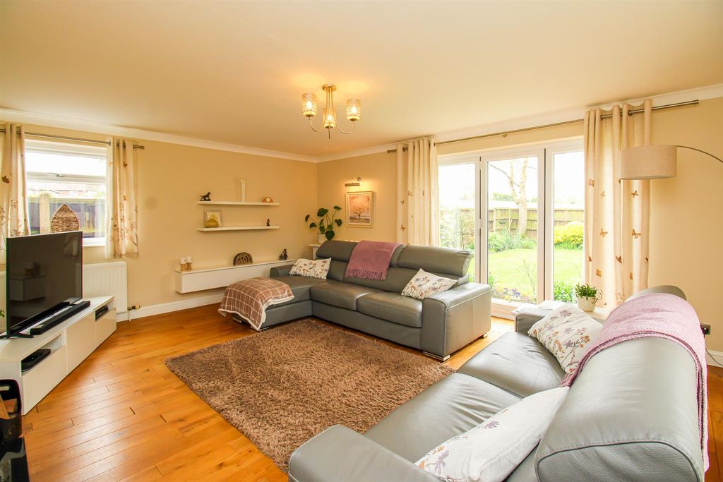 Property photo 2 of 20