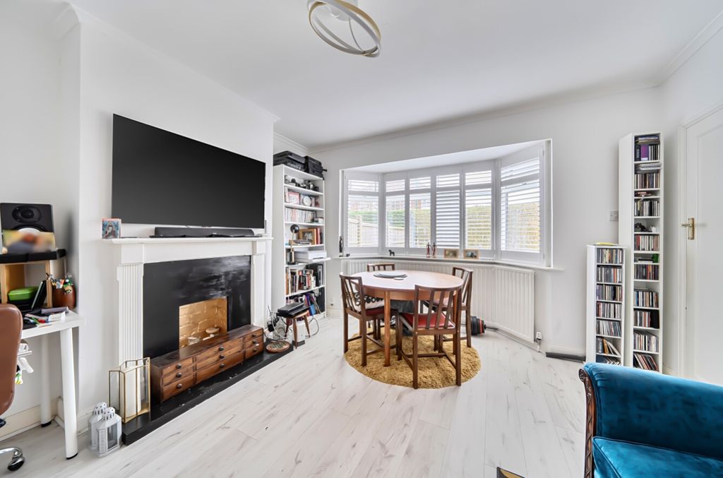 Property photo 3 of 16 1426102-7-69Aeda4517d93