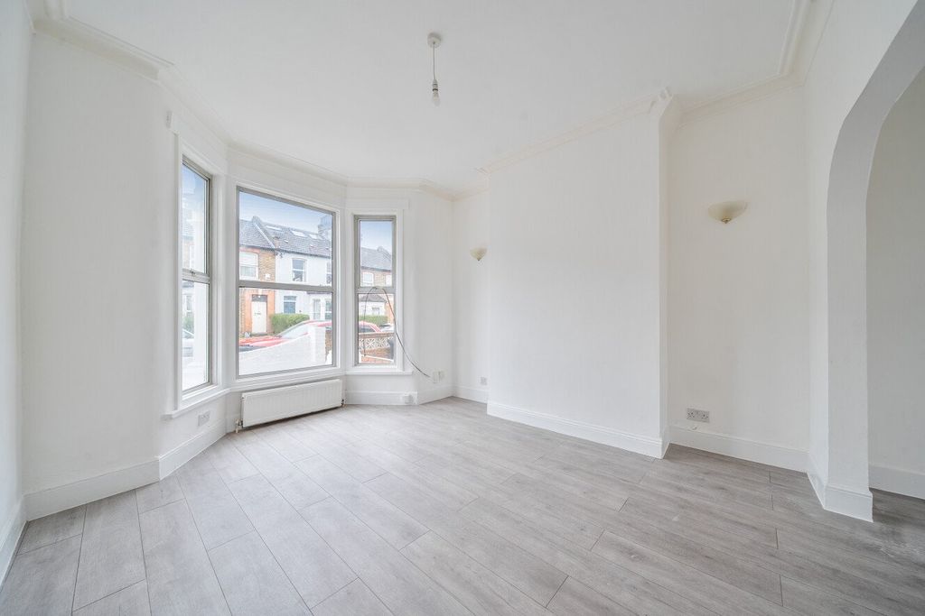 Property photo 2 of 15 Picture No. 06