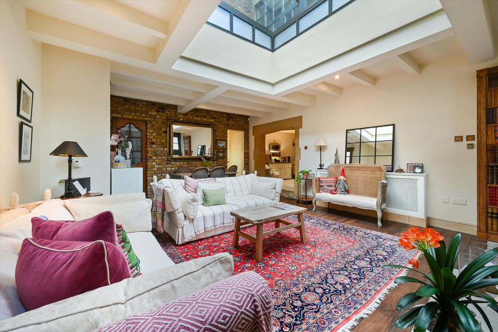 Property photo 2 of 11 Image