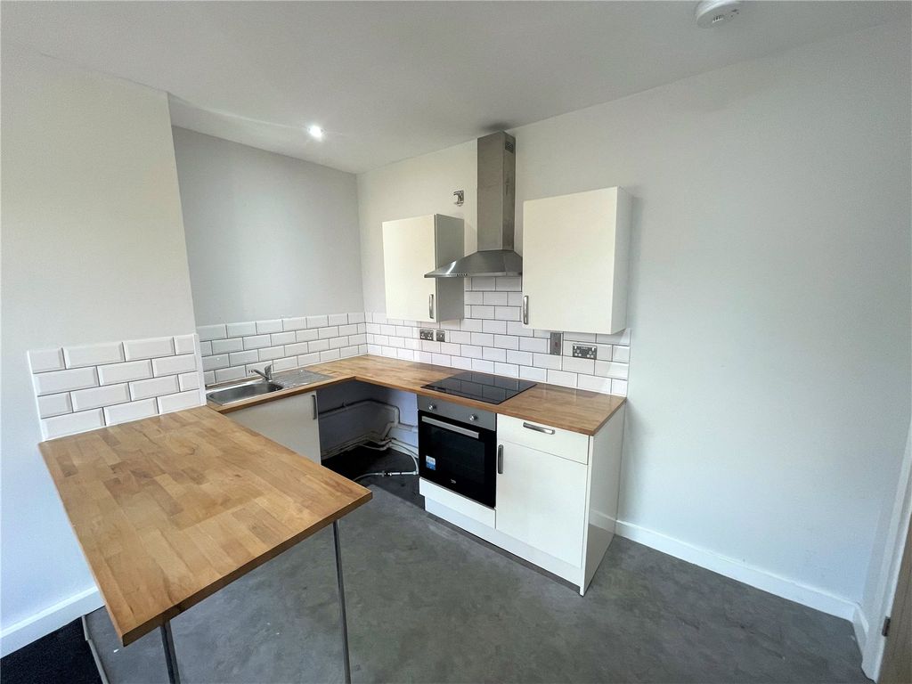 Property photo 2 of 6 Picture No. 15