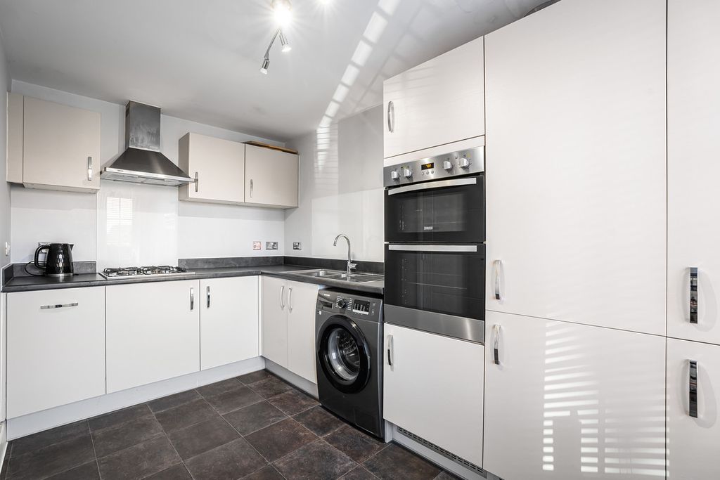 Property photo 3 of 25