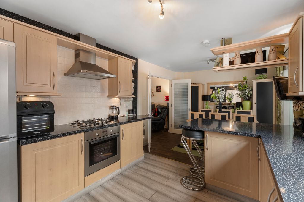 Property photo 2 of 50