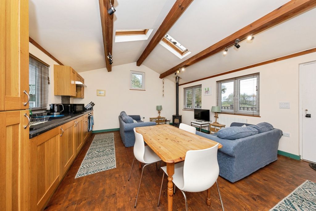 Property photo 3 of 19 Photo