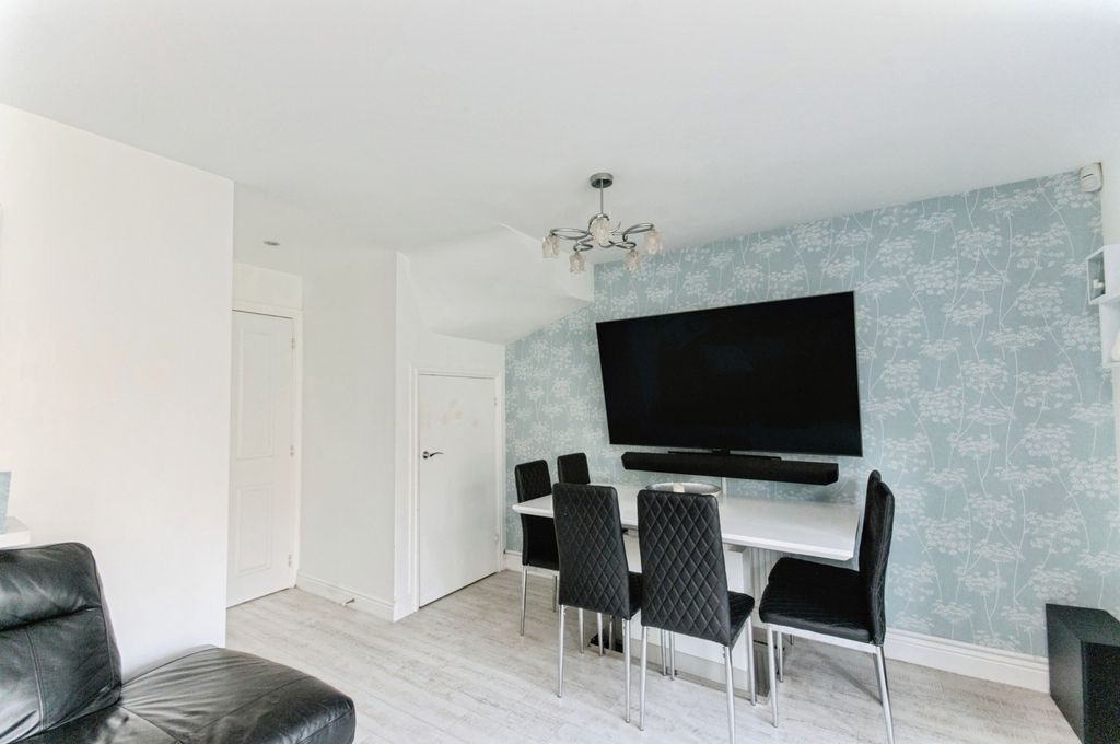 Property photo 3 of 19 Pbox-Img.Jpg