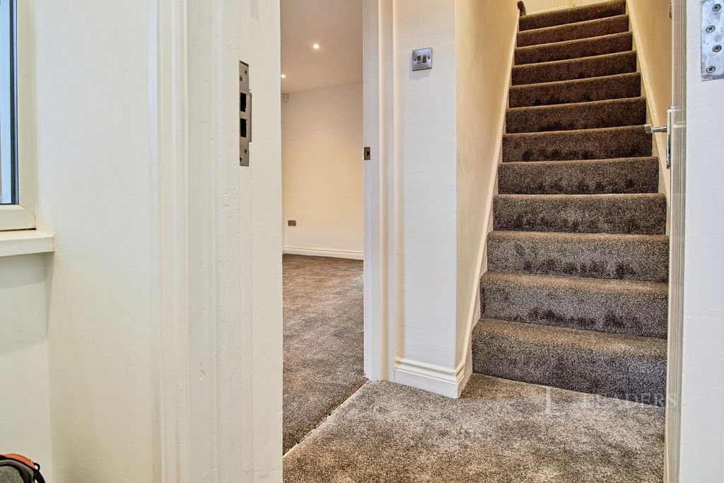 Property photo 3 of 25 Pbox-Img.Jpg