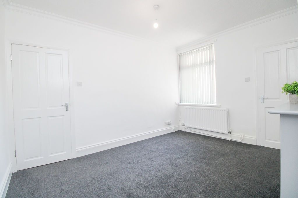 Property photo 3 of 11 Lounge