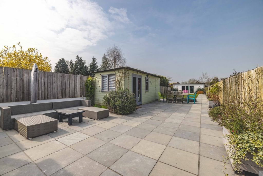 Property photo 2 of 24