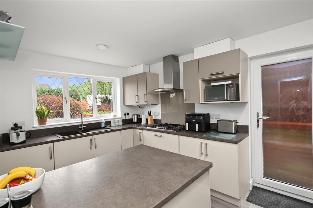 Property photo 3 of 17 Kitchen.Jpg
