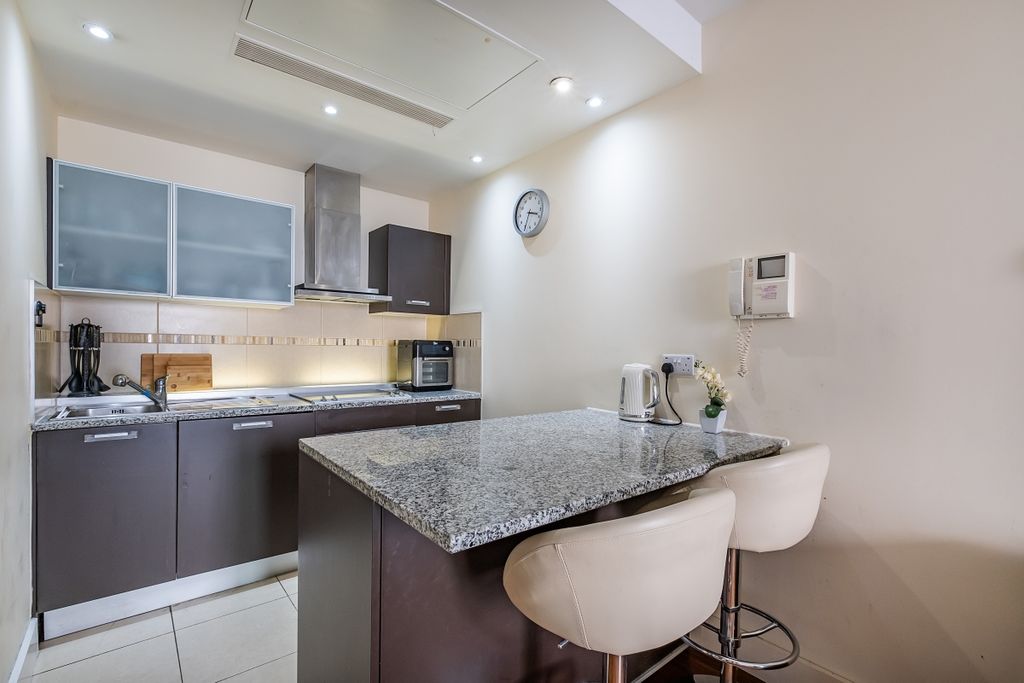 Property photo 3 of 10 Balmoral-Apartmen...