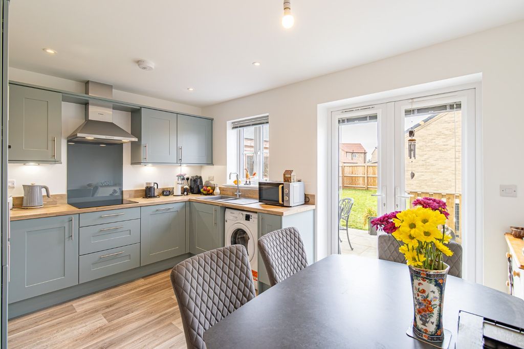 Property photo 2 of 23 5294972