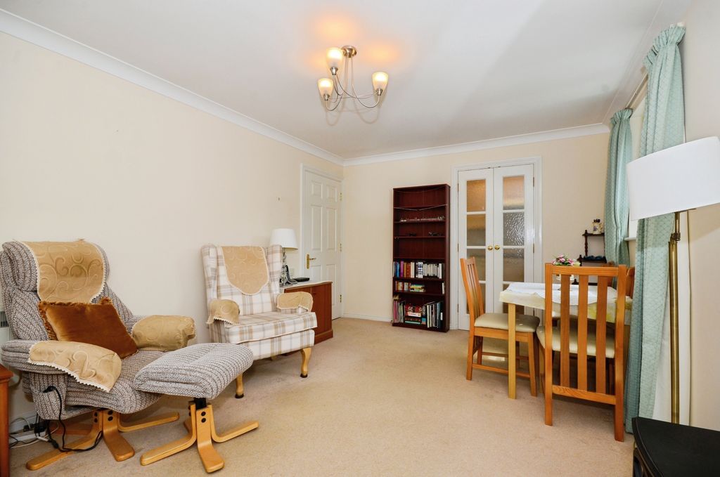 Property photo 2 of 11 Lounge