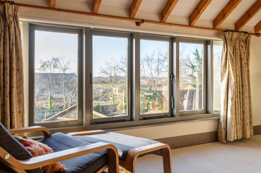 Property photo 2 of 28