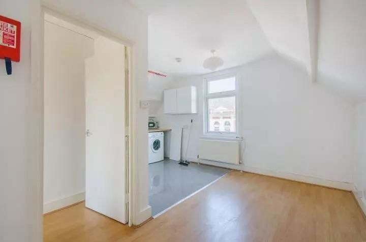 Property photo 3 of 6