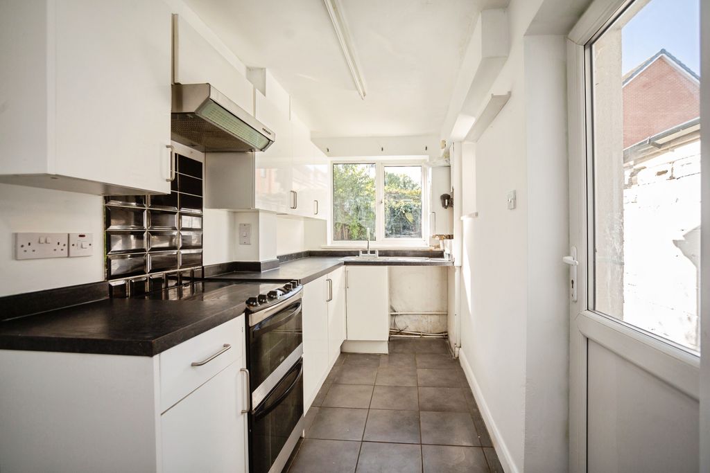 Property photo 2 of 19 Kitchen