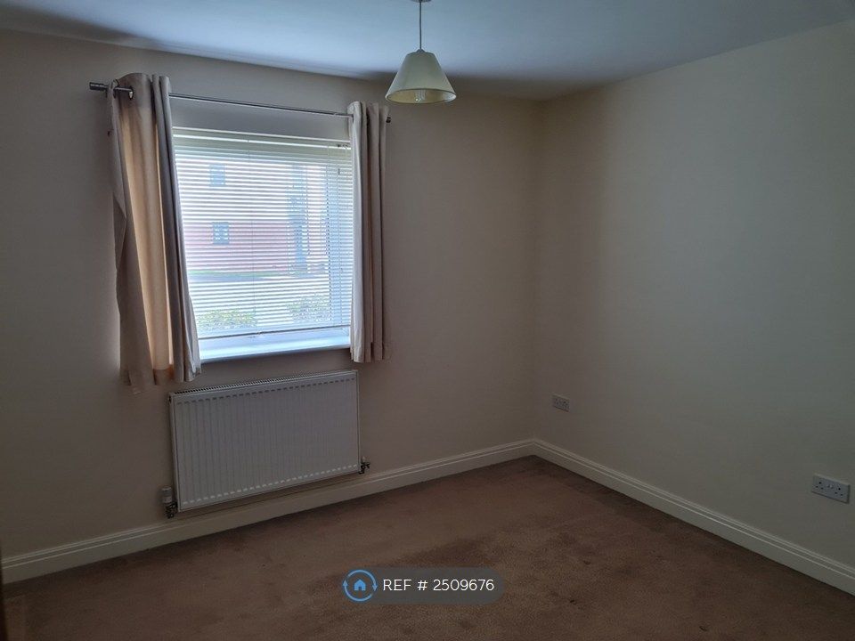 Property photo 2 of 6 Bedroom
