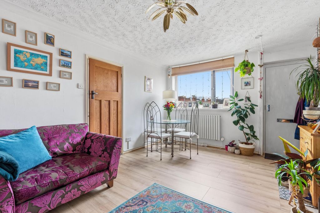 Property photo 3 of 14 Living Room