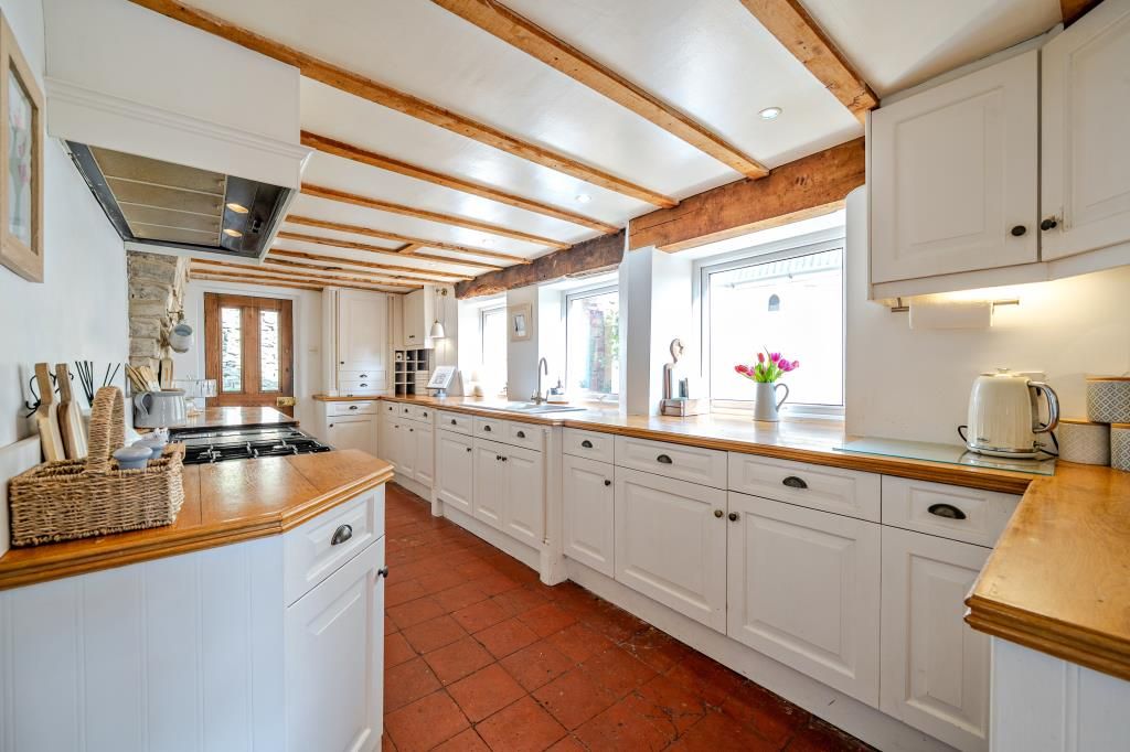 Property photo 2 of 25 Kitchen