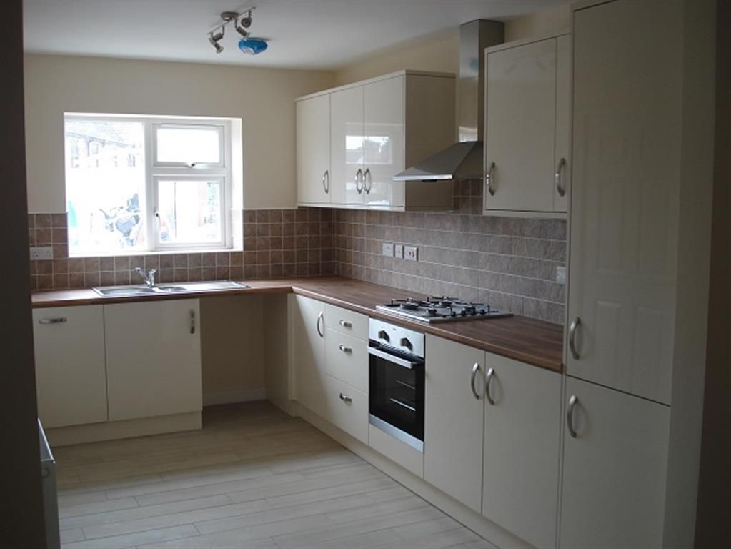 Property photo 2 of 11 Kitchen