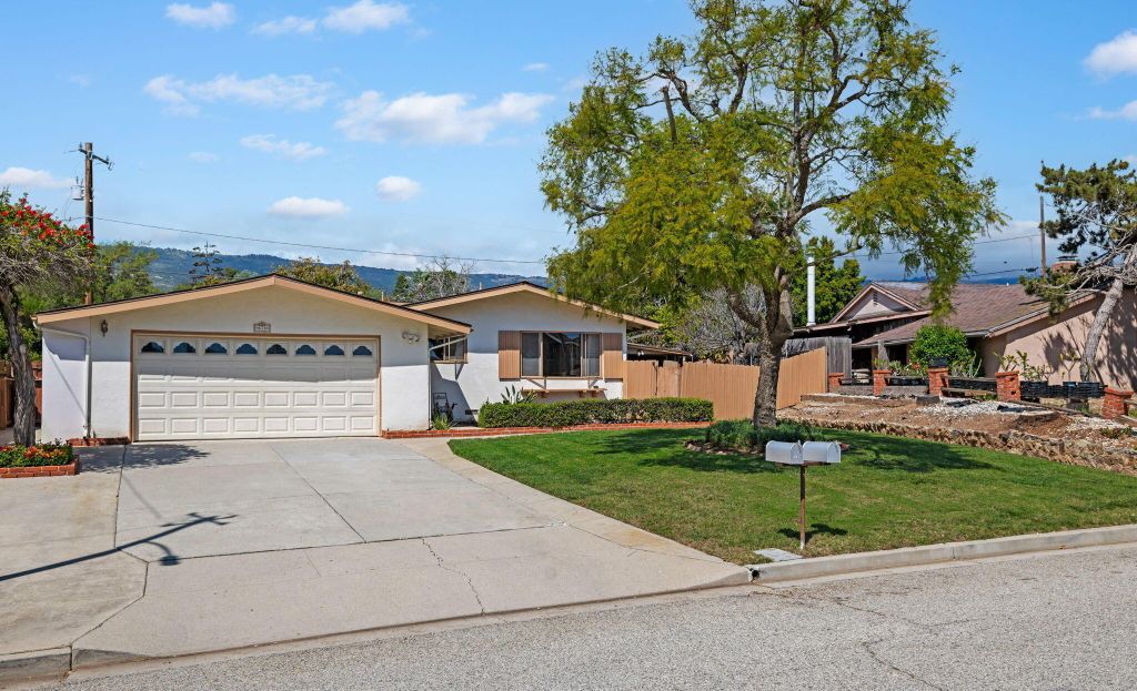 Property photo 1 of 10