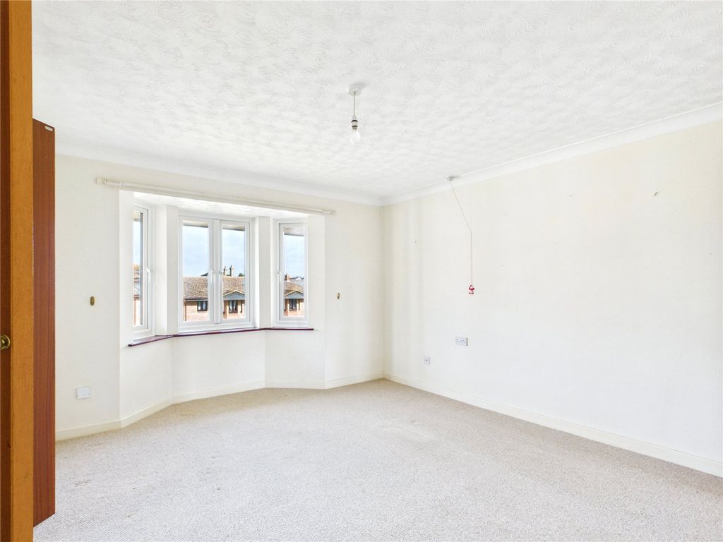 Property photo 2 of 17 Picture No. 16